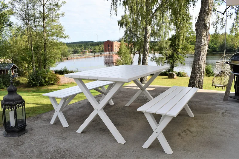 Spisegruppe Scottsdale 150 cm + 2 Benker 140 cm Hvit - KWA - Hagemøbler - Hagebord - Piknikbord