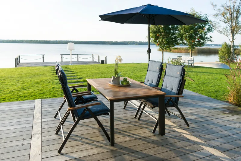 Hillerstorp Nydala utebord 150-200 - Svart/Teak - Hagemøbler - Hagebord - Spisebord ute