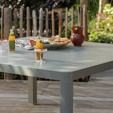Uttrekkbart spisebord Ovara 150 cm utendørs - Sand - Hagemøbler - Hagebord - Spisebord ute