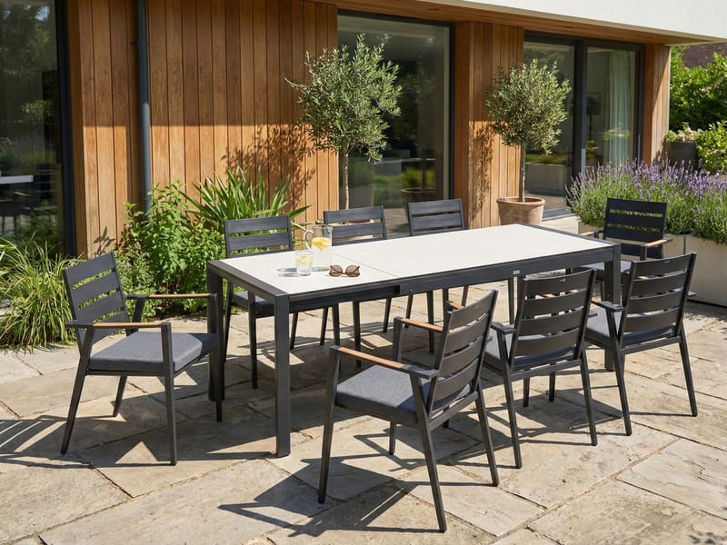 Uttrekkbart spisebord utendørs Binasco 160/220 cm - Beige/svart - Hagemøbler - Hagebord - Spisebord ute