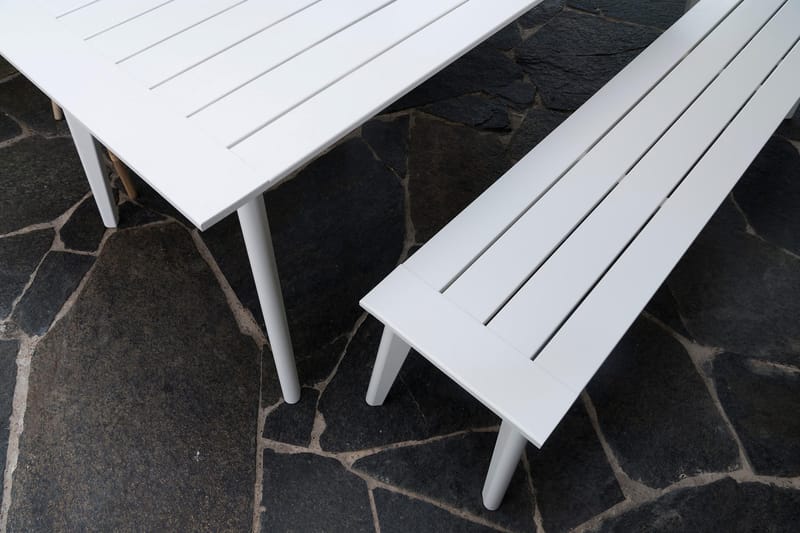 Hillerstorp Stoltö benk utendørs 185 cm hvit - Hillerstorp - Hagemøbler - Utesofa - Benker