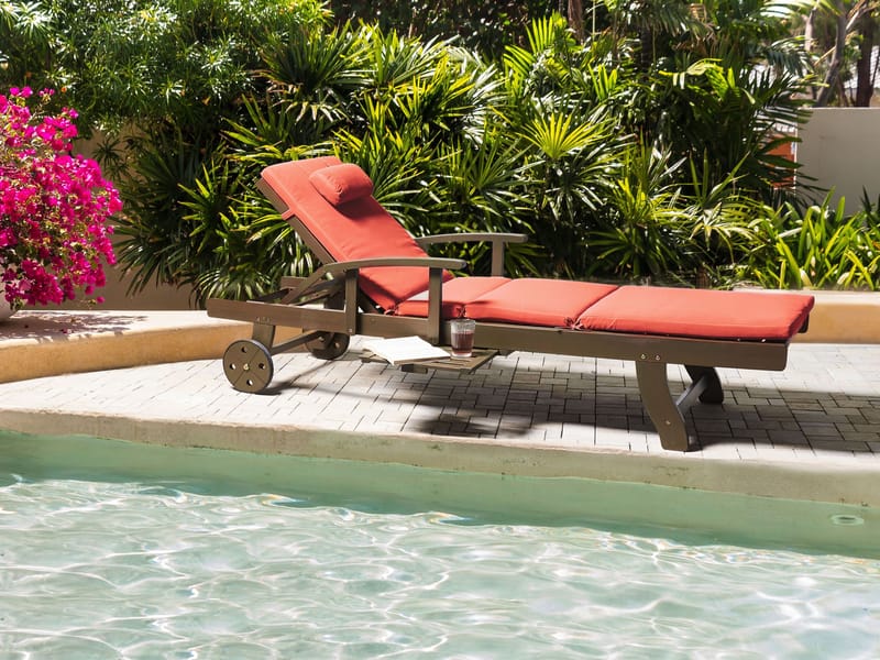 Solseng utendørs med pute Amantea Premium II akasietre - Brun/rød - Hagemøbler - Stoler & Lenestoler - Solseng & solvogner