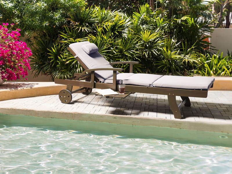 Solseng utendørs med pute Amantea Premium II akasietre - Brun/grå - Hagemøbler - Stoler & Lenestoler - Solseng & solvogner