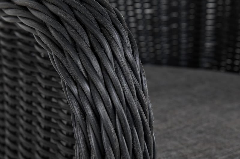 Marcus Light Utendørs Lounge Lenestol med Pute i Kunstrotting - Svart - Hagemøbler - Stoler & Lenestoler - Utelenestoler