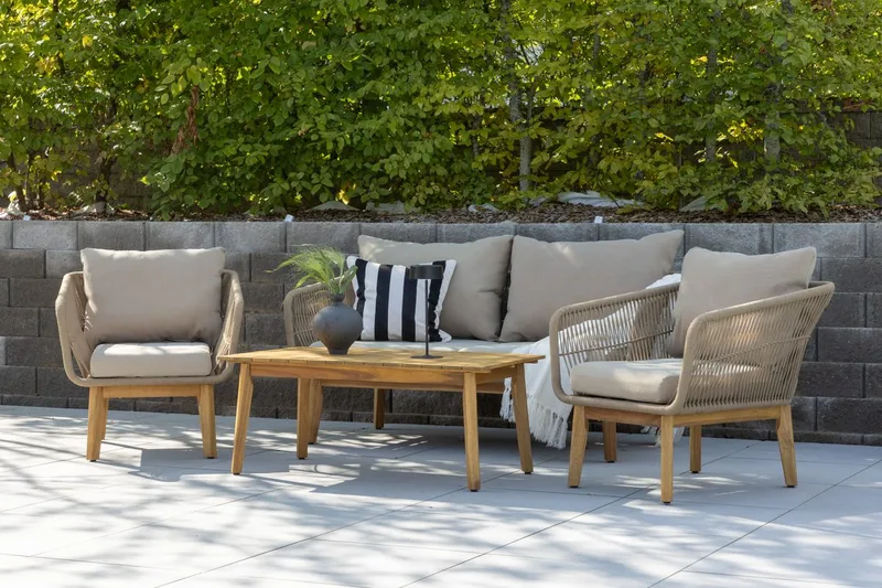 Chania sofagruppe 2-seters sofa + 2 lenestoler med bord utendørs, Brun