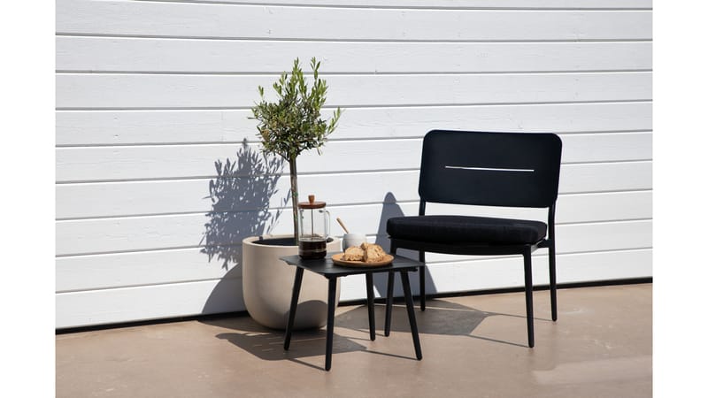 Lina Cafésett + 2 Loungestoler med Puter - Svart - Hage - Utemiljø - Veranda & terrasse - Verandamøbler