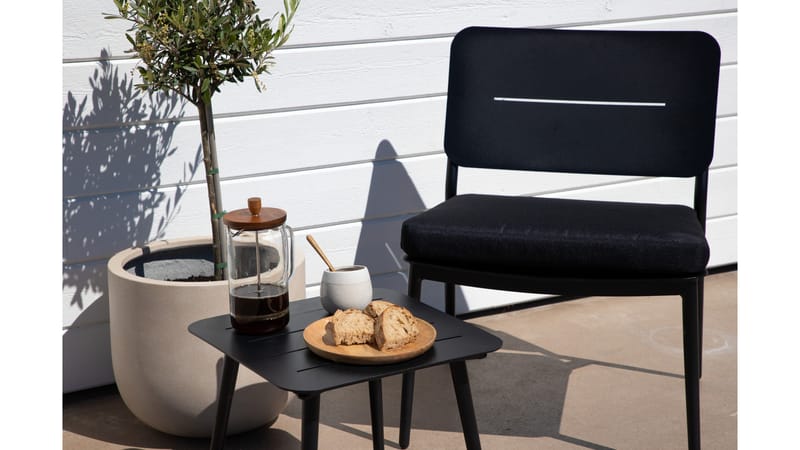 Lina Cafésett + 2 Loungestoler med Puter - Svart - Hage - Utemiljø - Veranda & terrasse - Verandamøbler