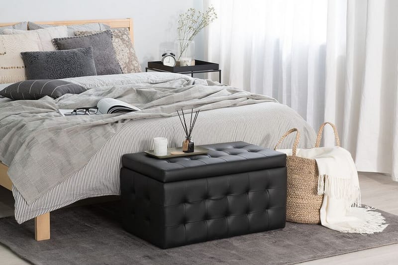 Michigan Dynbo | 42 | 72 | 40 cm - Svart - Møbler - Stoler & lenestoler - Krakk - Fotskammel - Chesterfield fotskammel