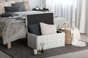 Michigan Pu-Lærtekasse |42|72|40 Cm - Grå - Møbler - Stoler & lenestoler - Krakk - Fotskammel - Chesterfield fotskammel