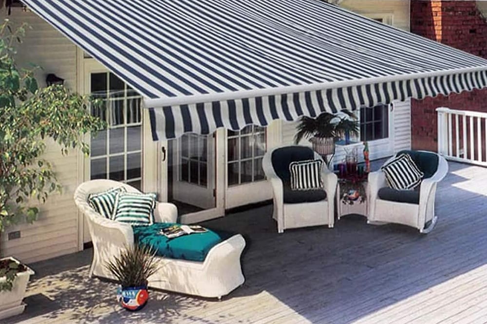 Foldbar markise manuell 300 cm blå/hvit - Hagemøbler - Solbeskyttelse - Markiser - Balkongmarkise