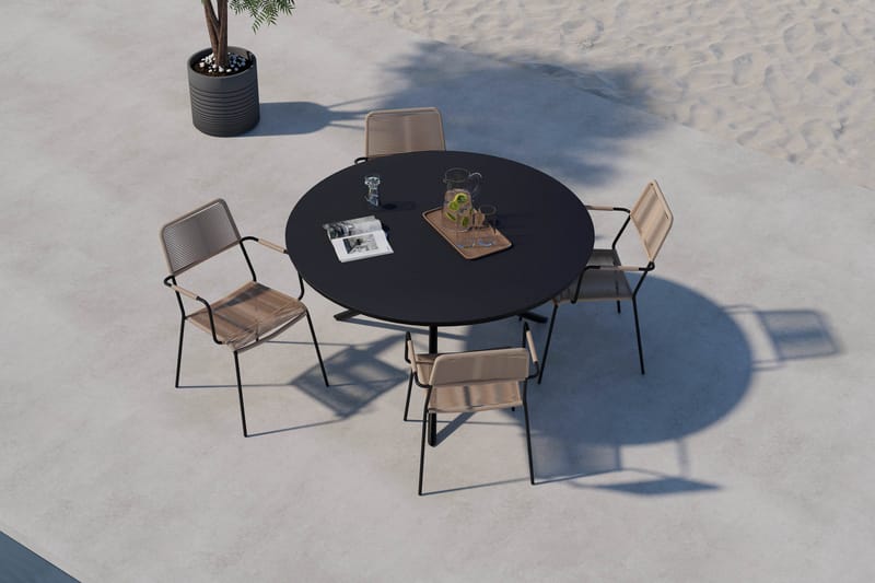Alex Rundt Spisebord 140 cm med 4 Lindos Spisestoler - Svart - Hagemøbler - Hagegruppe - Spisegrupper hage