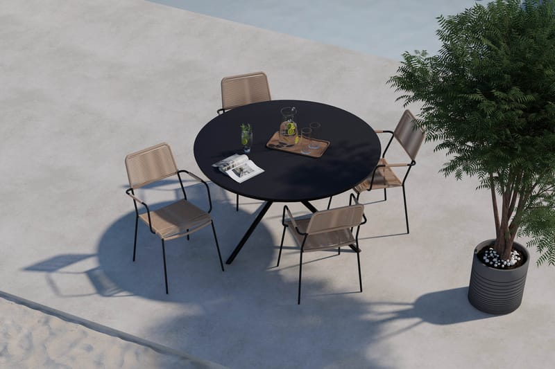 Alex Rundt Spisebord 140 cm med 4 Lindos Spisestoler - Svart - Hagemøbler - Hagegruppe - Spisegrupper hage