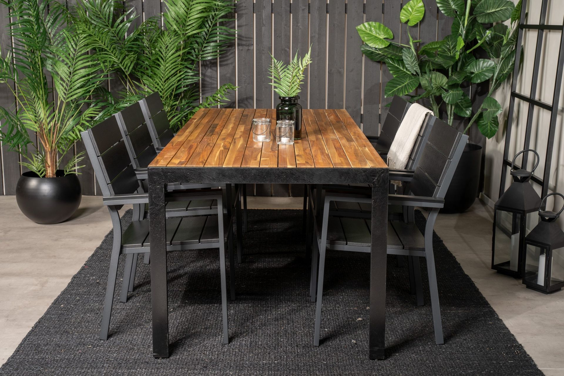 Bois Spisegruppe 200cm + 6 Levels Stablebare Spisestoler - Svart