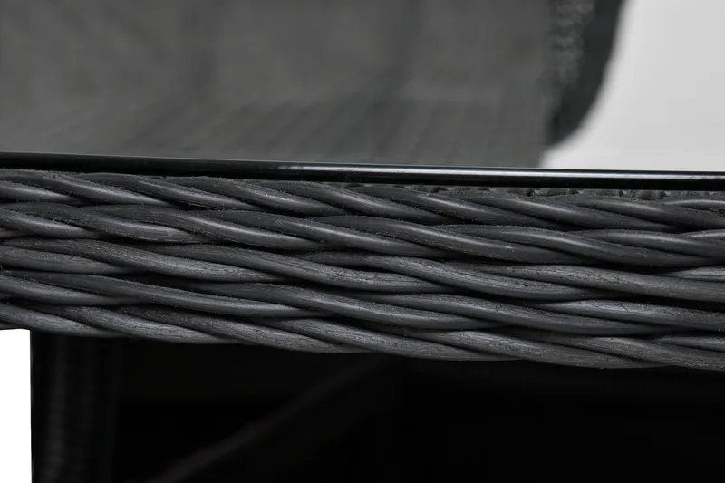 Marcus Spisegruppe 140 Rund + 4 Lenestoler m Pute - Svart - Hagemøbler - Hagegruppe - Spisegrupper hage