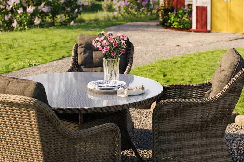 Marcus Spisegruppe 140 Rund + 4 Lenestoler m Pute - Grå - Hagemøbler - Hagegruppe - Spisegrupper hage