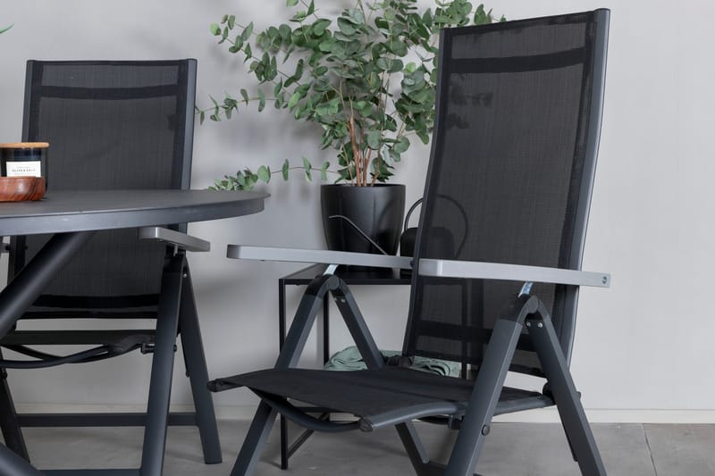 Spisegruppe for utendørsbruk Alma spisebord – svart alu – ø120 cm + Albany Light 5-pos – svart / svart textilene og grå teak_4 Svart/grå - Hagemøbler - Hagegruppe - Spisegrupper hage