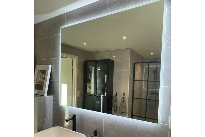 Baderomsspeil 120x100 cm med LED-belysning og anti-dugg - Hus & oppussing - Kjøkken & bad - Baderom - Baderomsmøbler & baderomsinnredning - Baderomsspeil