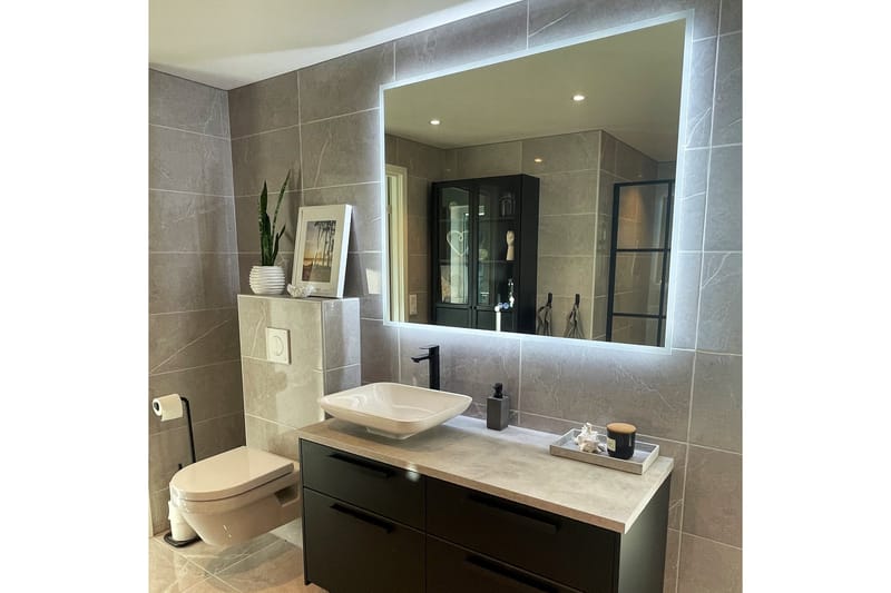 Baderomsspeil 120x100 cm med LED-belysning og anti-dugg - Hus & oppussing - Kjøkken & bad - Baderom - Baderomsmøbler & baderomsinnredning - Baderomsspeil