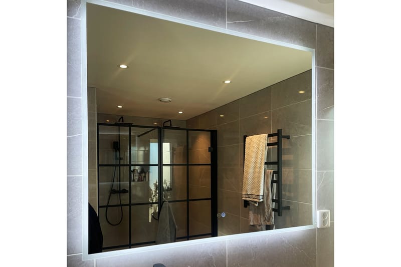 Baderomsspeil 120x100 cm med LED-belysning og anti-dugg - Hus & oppussing - Kjøkken & bad - Baderom - Baderomsmøbler & baderomsinnredning - Baderomsspeil