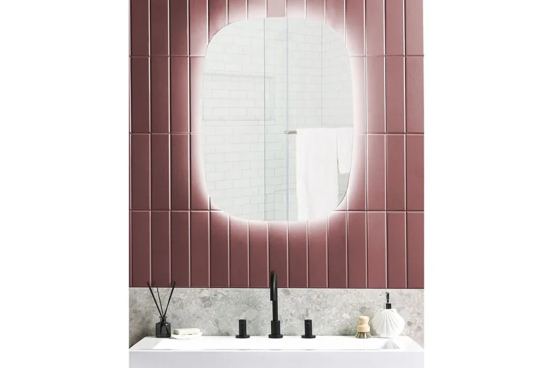 Badrumsspegel med LED Beliani Bergerac Silver - Hus & oppussing - Kjøkken & bad - Baderom - Baderomsmøbler & baderomsinnredning - Baderomsspeil