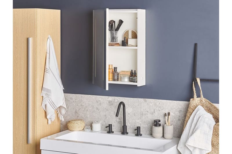Belmena Skap til Badet 40 cm Speil med LED-belysning - Hvit - Hus & oppussing - Kjøkken & bad - Baderom - Baderomsmøbler & baderomsinnredning - Speilskap