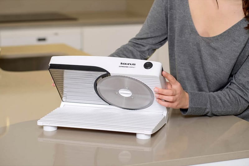 Påleggsmaskin Taurus Cutmaster Compact 100W 17 cm - Sølv - Husholdning - Kjøkkenmaskiner - Skjære & male