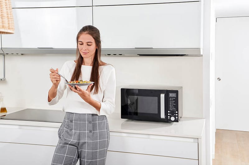 Mikrobølgeovn Black+Decker Digital 900W 23L Svart - Svart - Husholdning - Kjøkkenmaskiner - Varme & koke