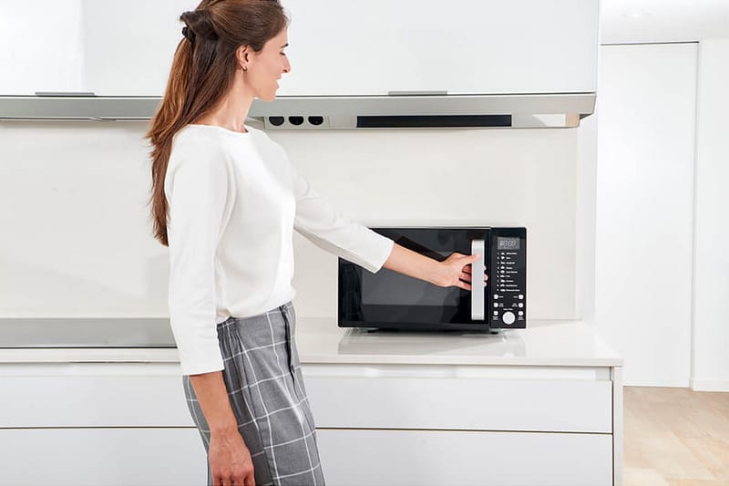 Mikrobølgeovn Black+Decker Digital 900W 23L Svart - Svart - Husholdning - Kjøkkenmaskiner - Varme & koke