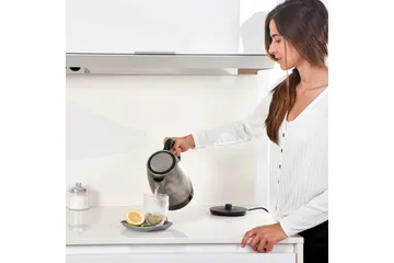 Vannkoker Black+Decker 2200W 1,7L Børstet Rustfritt Stål - Sølv - Husholdning - Matlaging & Baking - Kjøkkenutstyr