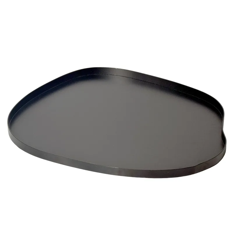 Ralven dekorasjonsfat 35 cm i metall med organisk design, matt svart