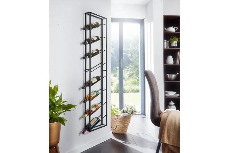 Vinstativ Wohnling veggmontert, plass til 8 flasker, pulverlakkert metall, industriell loftstil Svart - Svart - Husholdning - Servering & borddekking - Karaffel, mugge & kanne - Glassflaske