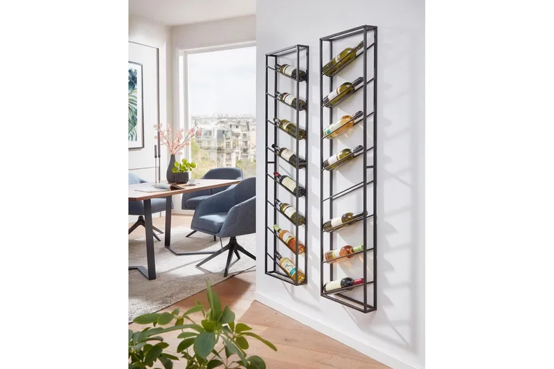 Vinstativ Wohnling veggmontert, plass til 8 flasker, pulverlakkert metall, industriell loftstil Svart - Svart - Husholdning - Servering & borddekking - Karaffel, mugge & kanne - Glassflaske