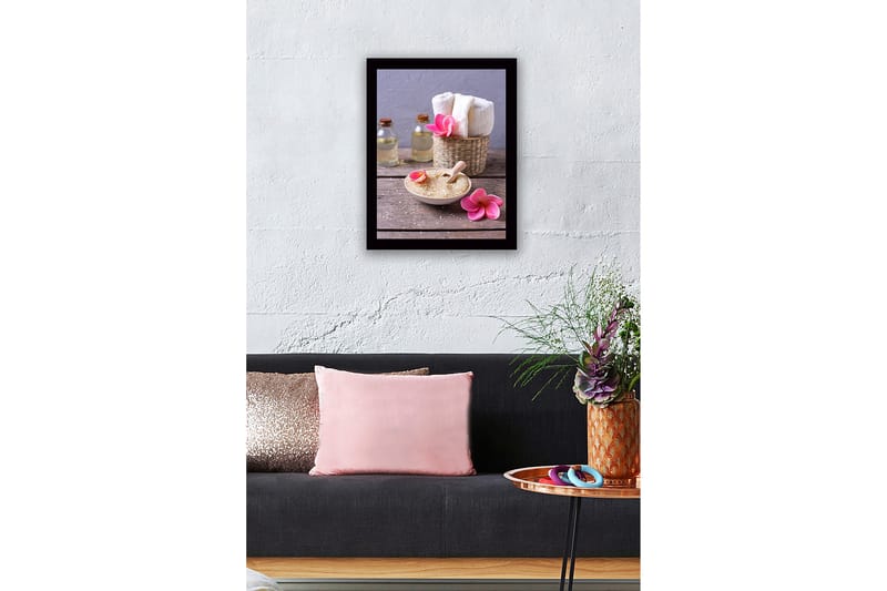 Innrammet lerret i tre - 41x56 cm - Avslappende spa-arrangement med blomster og skjønnhetsprodukter - Rosa / Beige / Grønn - Innredning - Bilder & kunst
