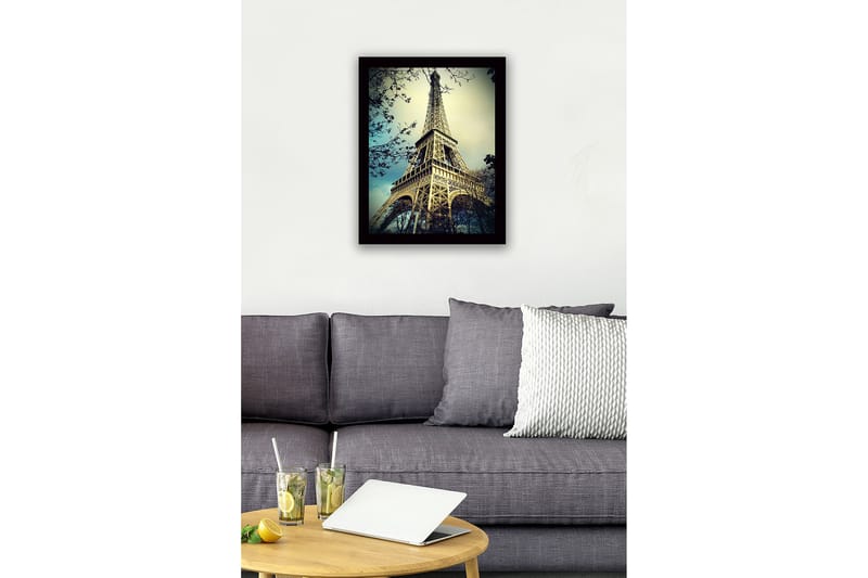 Innrammet lerret i tre - 41x56 cm - Eiffeltårnet i majestetisk vinkel - Beige / Blå / Grønn - Innredning - Bilder & kunst