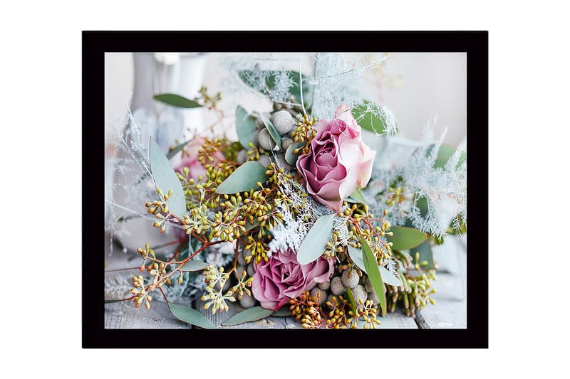 Innrammet lerret i tre - 41x56 cm - Fargerik bukett med roser og grønt bladverk - Lilla / Grønn / Beige - Innredning - Bilder & kunst