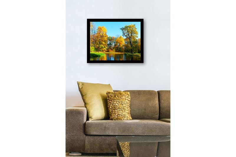 Innrammet lerret i tre - 41x56 cm - Fargerik høstskog ved en speilblank innsjø - Gyllenoransje / Grønn / Blå - Innredning - Bilder & kunst