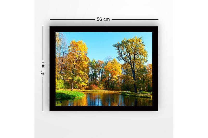 Innrammet lerret i tre - 41x56 cm - Fargerik høstskog ved en speilblank innsjø - Gyllenoransje / Grønn / Blå - Innredning - Bilder & kunst