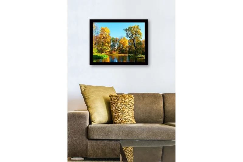 Innrammet lerret i tre - 41x56 cm - Fargerik høstskog ved en speilblank innsjø - Gyllenoransje / Grønn / Blå - Innredning - Bilder & kunst