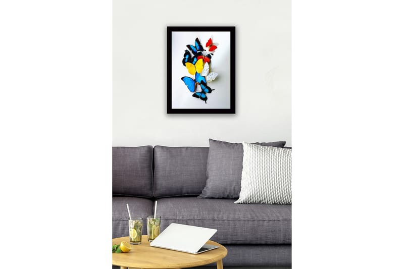 Innrammet lerret i tre - 41x56 cm - Fargerike sommerfugler i en dynamisk komposisjon - Blå / Gul / Rød - Innredning - Bilder & kunst