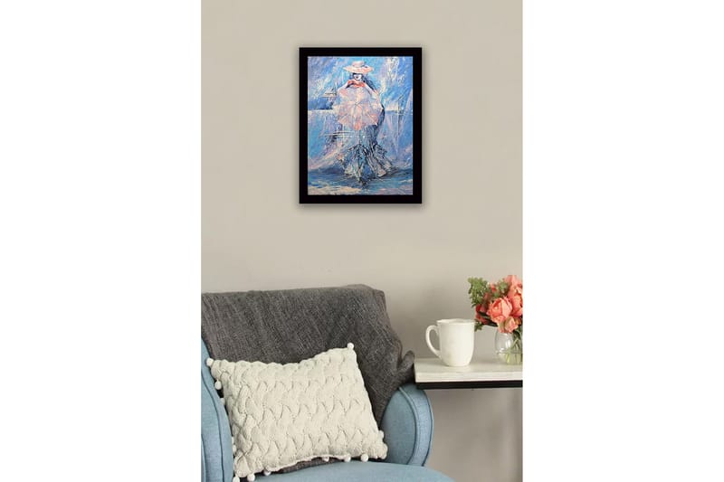 Innrammet lerret i tre - 41x56 cm - Kvinne med parasoll i et drømmeaktig, blått miljø - Blå / Rosa / Hvit - Innredning - Bilder & kunst