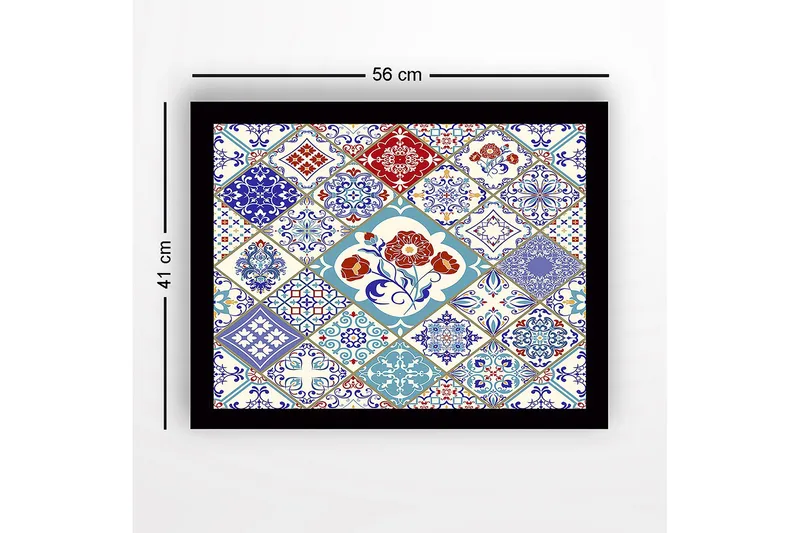 Innrammet lerret i tre - 41x56 cm - Mønstret flisekomposisjon med blomstermotiver og geometriske former - Blå / Rød / Hvit - Innredning - Bilder & kunst