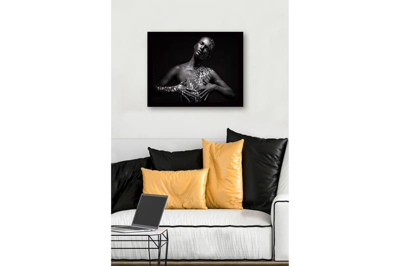 Innrammet lerret i tre - 41x56 cm - Skulptur av en kvinne med svart hud og hvit maling som drypper nedover - Svart / Hvit - Innredning - Bilder & kunst