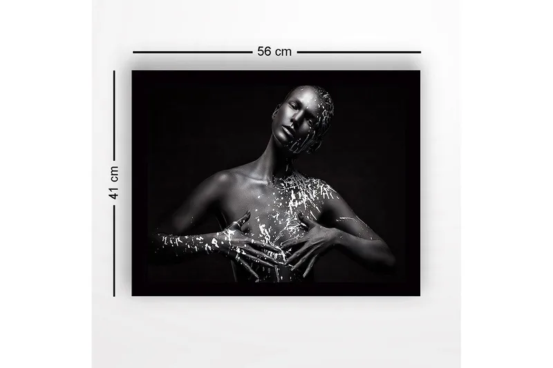 Innrammet lerret i tre - 41x56 cm - Skulptur av en kvinne med svart hud og hvit maling som drypper nedover - Svart / Hvit - Innredning - Bilder & kunst