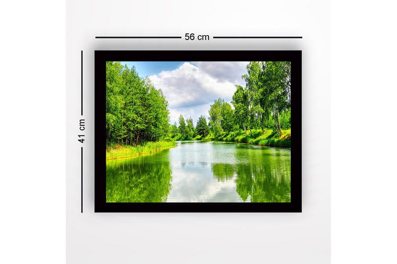 Innrammet lerret i tre - 41x56 cm - Speillignende vannflater omgitt av frodig grøntområde - Grønn / Blå / Hvit - Innredning - Bilder & kunst