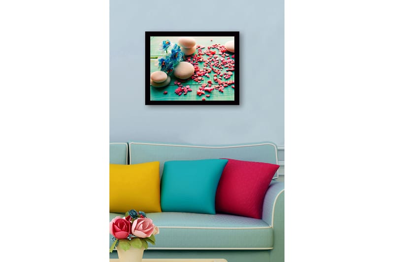 Innrammet lerret i tre - 41x56 cm - Steinarrangement med blå blomster og rosa steiner - Blå / Rosa / Grå - Innredning - Bilder & kunst