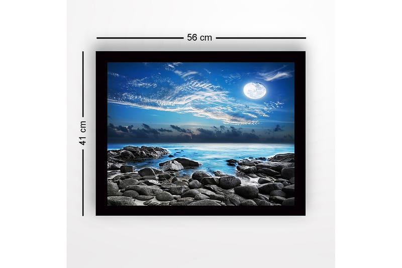Innrammet lerret i tre - 41x56 cm - Stemningsfullt sjølandskap med måne og steiner - Blå / Grå / Hvit - Innredning - Bilder & kunst
