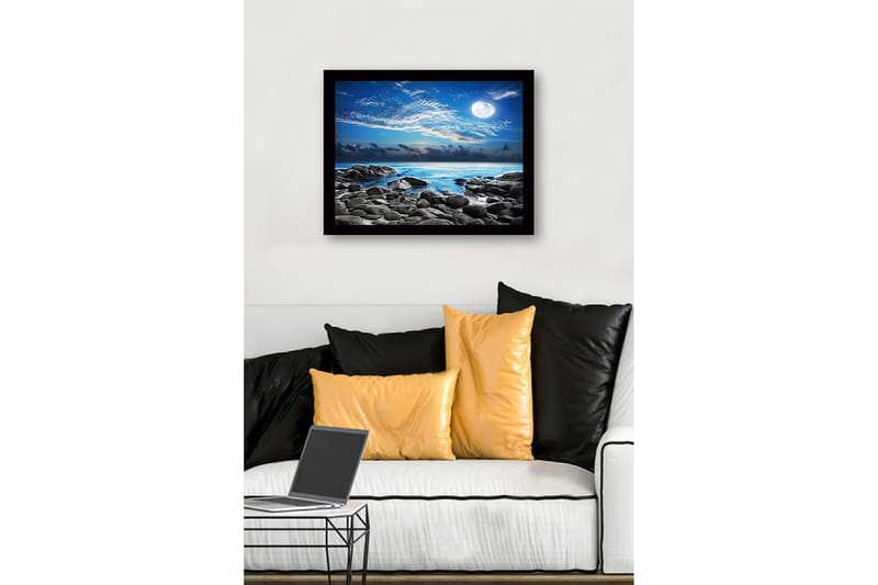 Innrammet lerret i tre - 41x56 cm - Stemningsfullt sjølandskap med måne og steiner - Blå / Grå / Hvit - Innredning - Bilder & kunst
