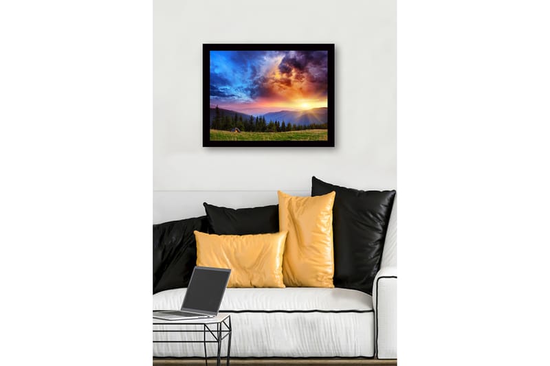 Innrammet lerret i tre - 41x56 cm - Storslått solnedgang over fjell og skog - Blå / Oransje / Grønn - Innredning - Bilder & kunst