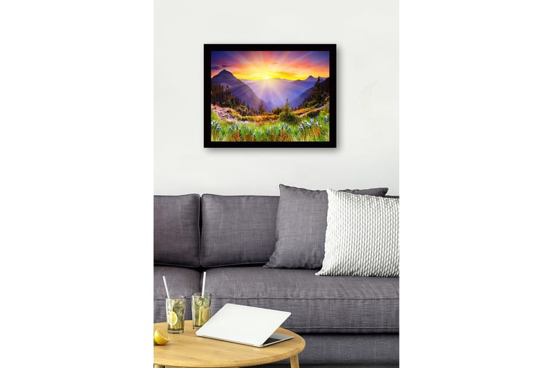 Innrammet lerret i tre - 41x56 cm - Storslått soloppgang over fjell og daler - Gull / Lilla / Grønn - Innredning - Bilder & kunst