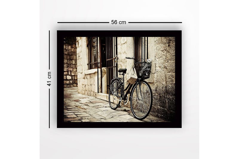 Innrammet lerret i tre - 41x56 cm - Sykkel lent mot en gammel steinmur - Svart / Beige / Grå - Innredning - Bilder & kunst